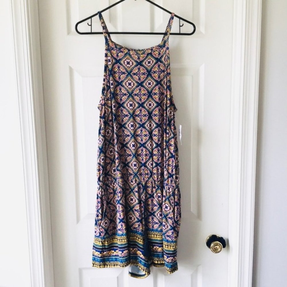 NWT Sleeveless, Stretchy Waist-Cinching Colorful Romper (with pockets!!)